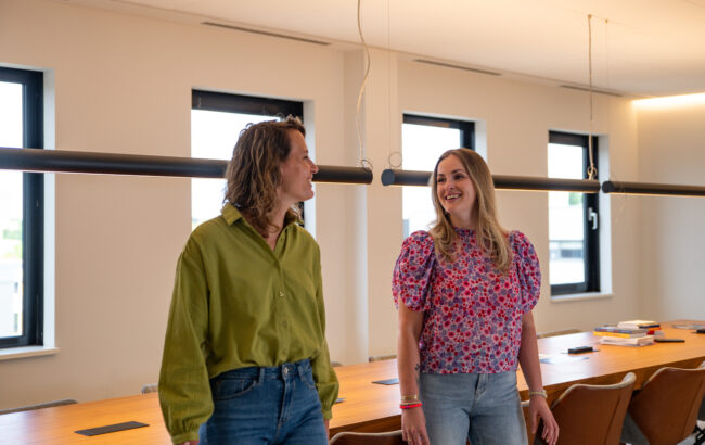 Twee vrouwen in gesprek